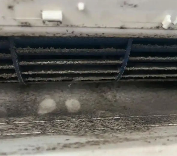 永川空调吹的风有股烧焦味是怎么回事